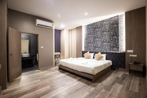a bedroom with a bed and a sink in it at Tara Park Resotel in Ban Talat Rangsit