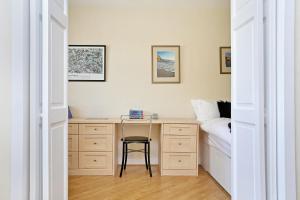 Gallery image of West Bow - Comfy 2 bed on West Bow overlooking Grassmarket in Edinburgh