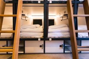 Cama ou camas em um quarto em Latroupe Jacobs Inn