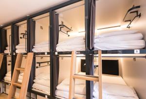 Bunk bed o mga bunk bed sa kuwarto sa Jacobs Inn Dublin