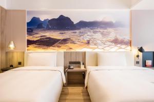 Letto o letti in una camera di Atour Hotel Guilin North Railway Station