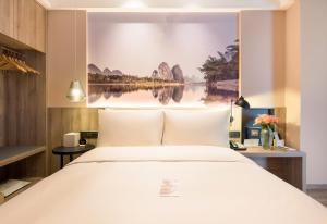 Letto o letti in una camera di Atour Hotel Guilin North Railway Station