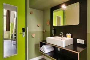 Ein Badezimmer in der Unterkunft Stayokay Hostel Amsterdam Oost
