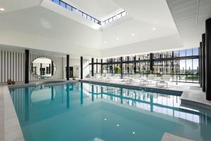 The swimming pool at or close to Hôtel Barrière Le Grand Hôtel Dinard