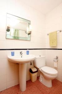 Kúpeľňa v ubytovaní Apartamentos Super + 11 fotografií