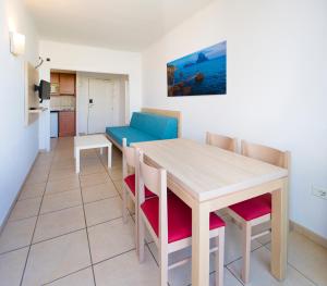a kitchen and dining room with a table and chairs at Apartamentos Tramuntana in San Antonio
