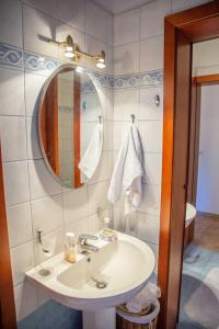 Een badkamer bij Peloponnese Luxury Residence