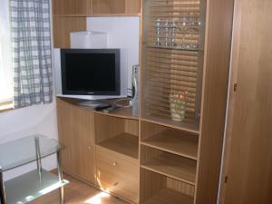 A television and/or entertainment centre at Obergereuth Hof 1288