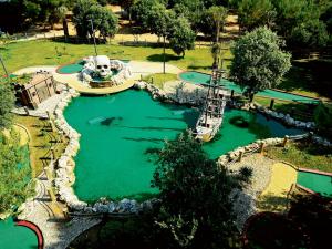 Bazén v ubytování Amadria Park Apartments Šibenik nebo v jeho okolí