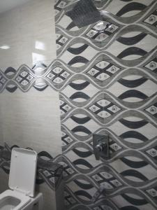 Ett badrum på Hotel Shahi Darbar