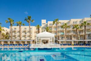 The swimming pool at or close to La Blanche Resort & Spa