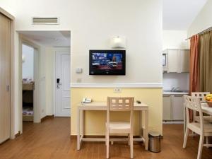 TV a/nebo společenská místnost v ubytování Amadria Park Apartments Šibenik