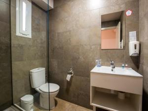 Kylpyhuone majoituspaikassa Hostal Soler