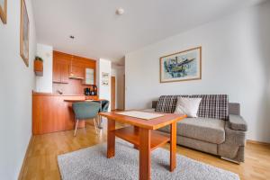 Kuchyňa alebo kuchynka v ubytovaní Apartamenty Sun & Snow w Rezydencji Bielik