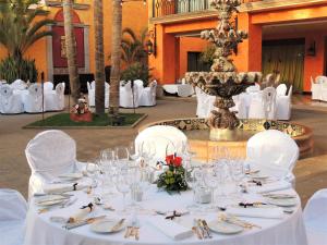 Restaurace v ubytování Europe Villa Cortes GL + 37 fotografií