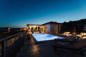Bazén v ubytování Capri House nebo v jeho okolí