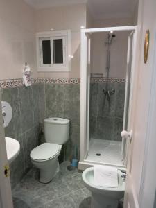 Łazienka w obiekcie Hostal Guillot