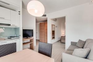 a living room with a couch a table and a tv at Kontiki in Milano Marittima