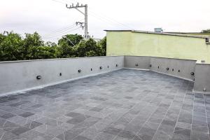 Uma varanda ou terraço em Artsy Vitoria Hostel