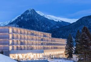 Nespecifikovaný výhled na hory nebo výhled na hory při pohledu z hotelu