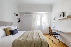 A bed or beds in a room at Urban 2BD Apartment in Koukaki by UPSTREET