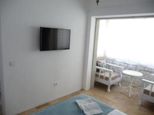 TV a/nebo společenská místnost v ubytování Yelken Konak Alacati + 17 fotografií