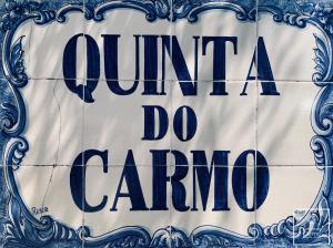 un signo azul y blanco con las palabras cantina do cantina en Quinta do Carmo en São Brás de Alportel
