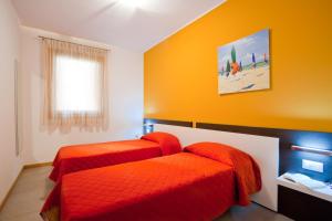 Postel nebo postele na pokoji v ubytování Villaggio Laguna Blu