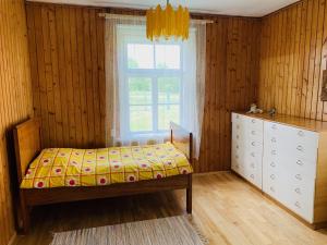 a bedroom with a bed and a window and a dresser at Treimani Country House in Treimani