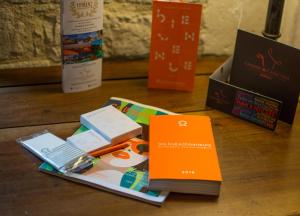 a table with a book and a passport and a box at La Terrasse - Teritoria in Meyronne