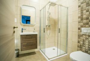 A bathroom at Chicago Vendégház