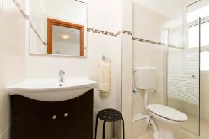 Home4Trip Bat Yam tesisinde bir banyo