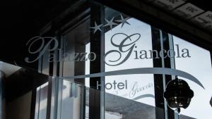 Certifikát, hodnocení, plakát nebo jiný dokument vystavený v ubytování Hotel Palazzo Giancola