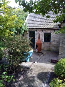 a house with a large tub in the front yard at Tinyhouse op Terschelling in Hoorn