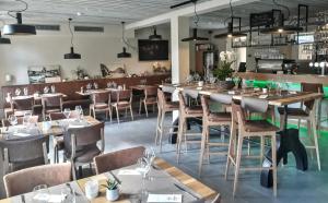Un restaurante u otro lugar para comer en Péitche Lauer