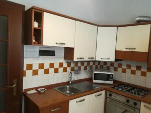 Kuchyňa alebo kuchynka v ubytovaní Guglielmo