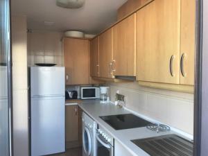 Kuchyňa alebo kuchynka v ubytovaní Residencial Parque Azahar ll