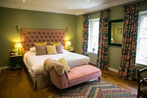Ein Bett oder Betten in einem Zimmer der Unterkunft Leeds Castle Stable Courtyard Bed and Breakfast