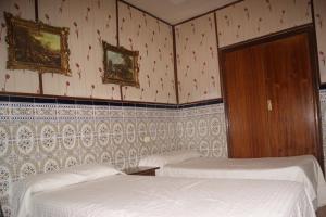 Postel nebo postele na pokoji v ubytování Hostal Alcázar