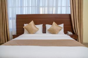 Postel nebo postele na pokoji v ubytování Delfirm Hotel