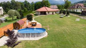 Výhled na bazén z ubytování Vila Relax nebo okolí