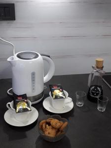 Příslušenství pro přípravu čaje a kávy v ubytování Apartment Karla SNB