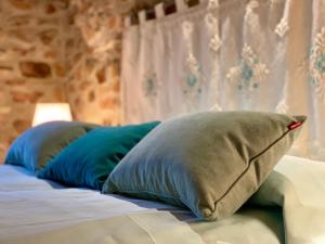 A bed or beds in a room at Angolo di paradiso sul mare