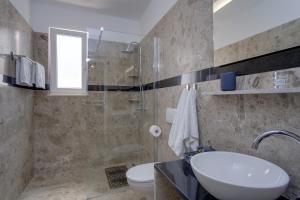 Kúpeľňa v ubytovaní Apartment Medea, St. Martin + 20 fotografií