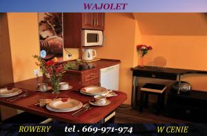 ブワディスワボボにあるWajoletのキッチン(食器、電子レンジ付)