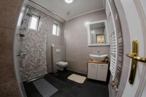Koupelna v ubytování Apartmani Galea