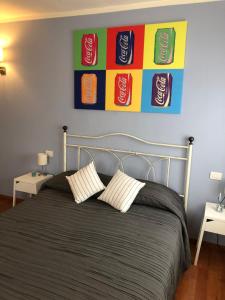 Postel nebo postele na pokoji v ubytování IRIDES ROOMS a un passo dai Parchi Divertimento
