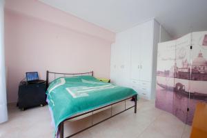 a bedroom with a bed and a picture of a bus at Elias Appartment in Volos