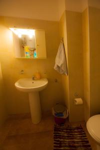 A bathroom at Elias Appartment