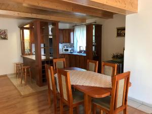a kitchen and dining room with a table and chairs at Chatka pod Dębami dla pracowników firm in Brzeźnica